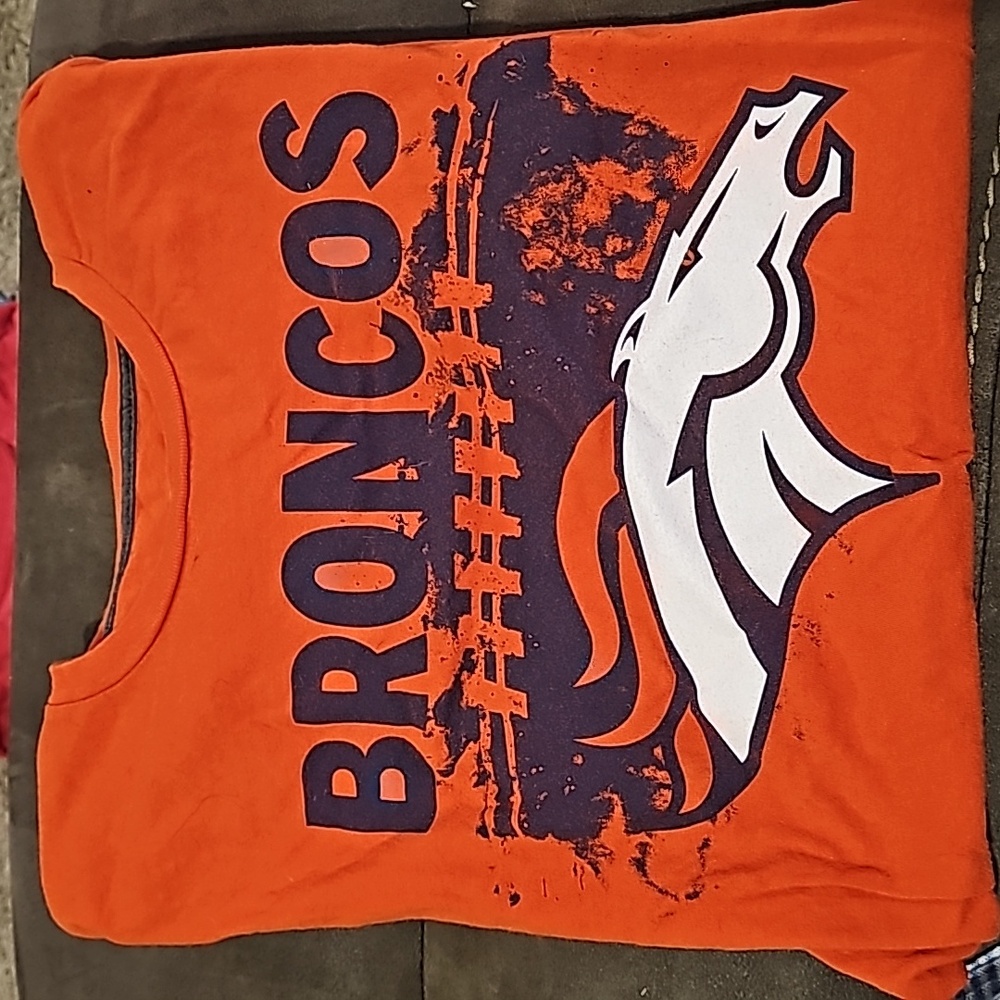 Broncos tshirt